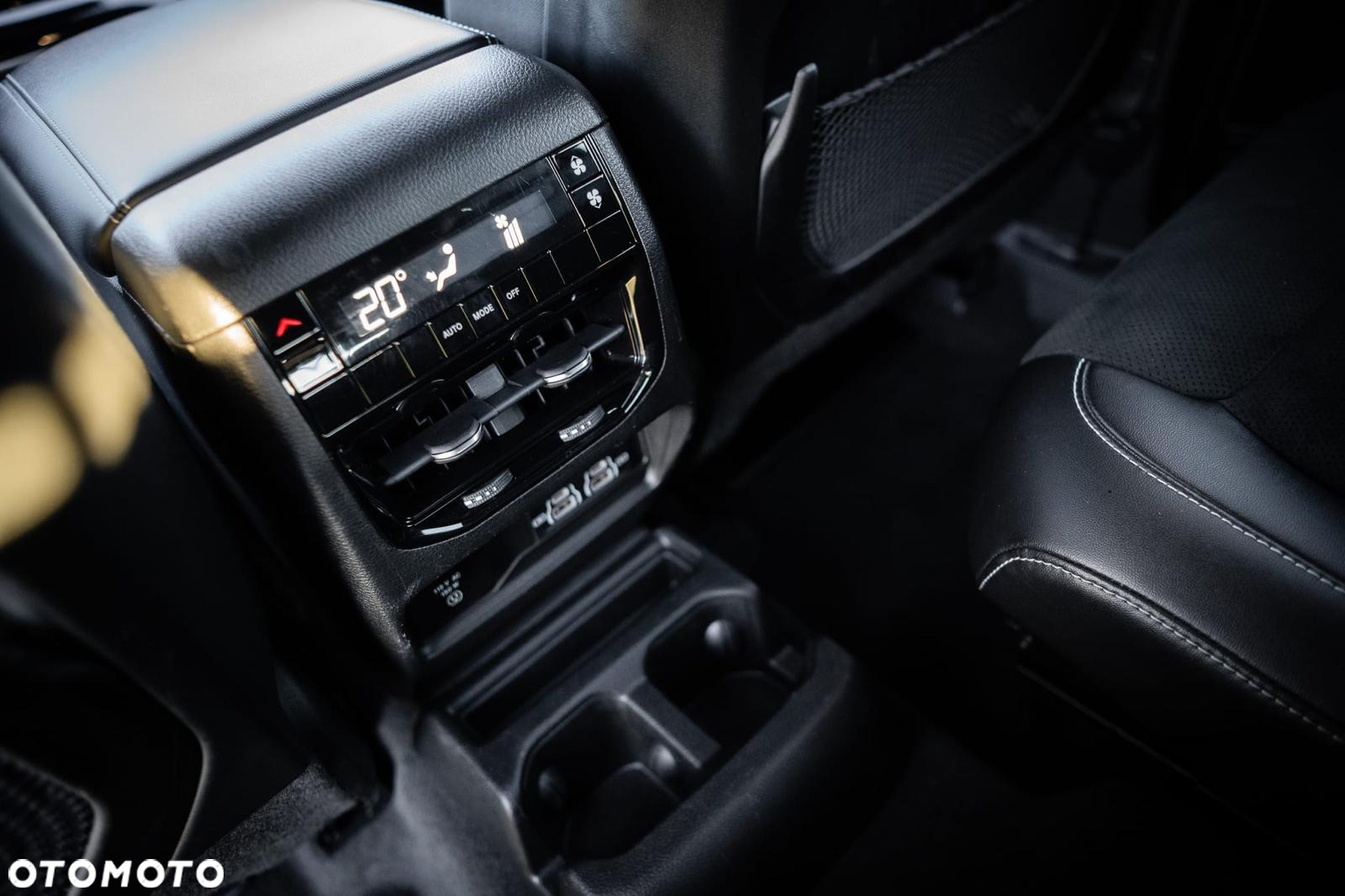Jeep Grand Cherokee - 16