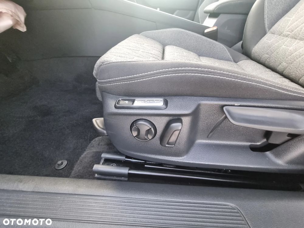 Volkswagen Passat Variant 2.0 TDI SCR DSG Business - 12