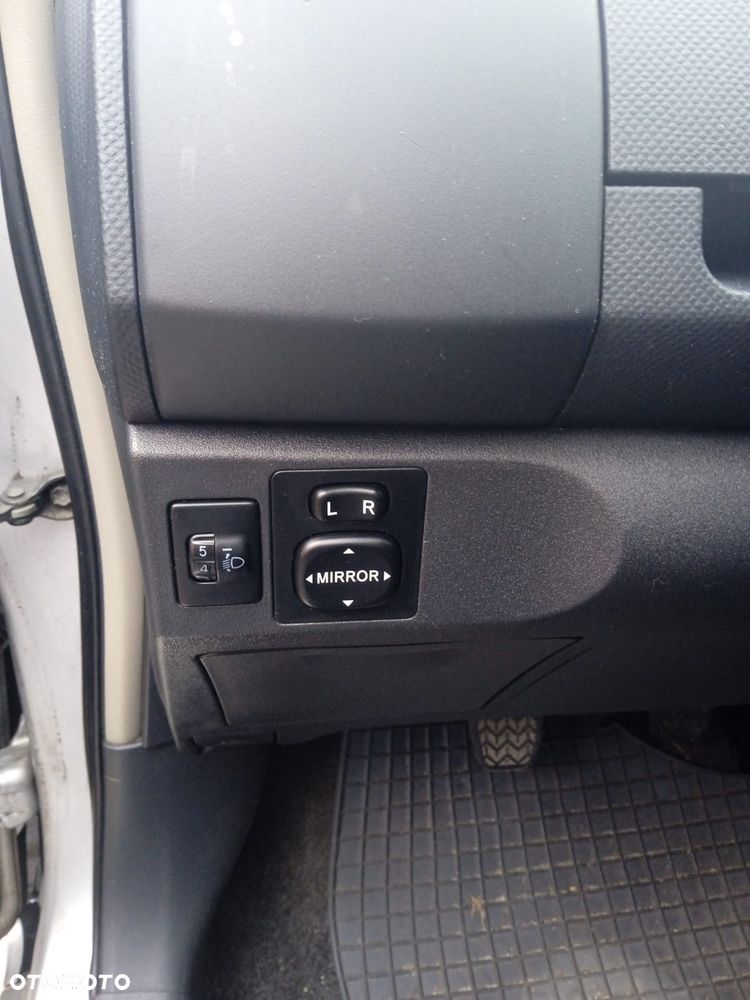 Toyota Yaris 1.3 Sol - 9