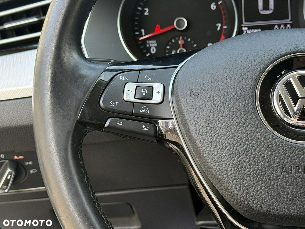 Volkswagen Passat - 13
