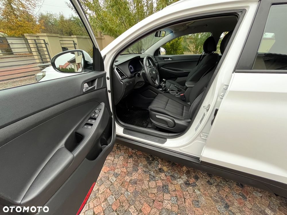 Hyundai Tucson 1.6 GDI BlueDrive Design 2WD - 25