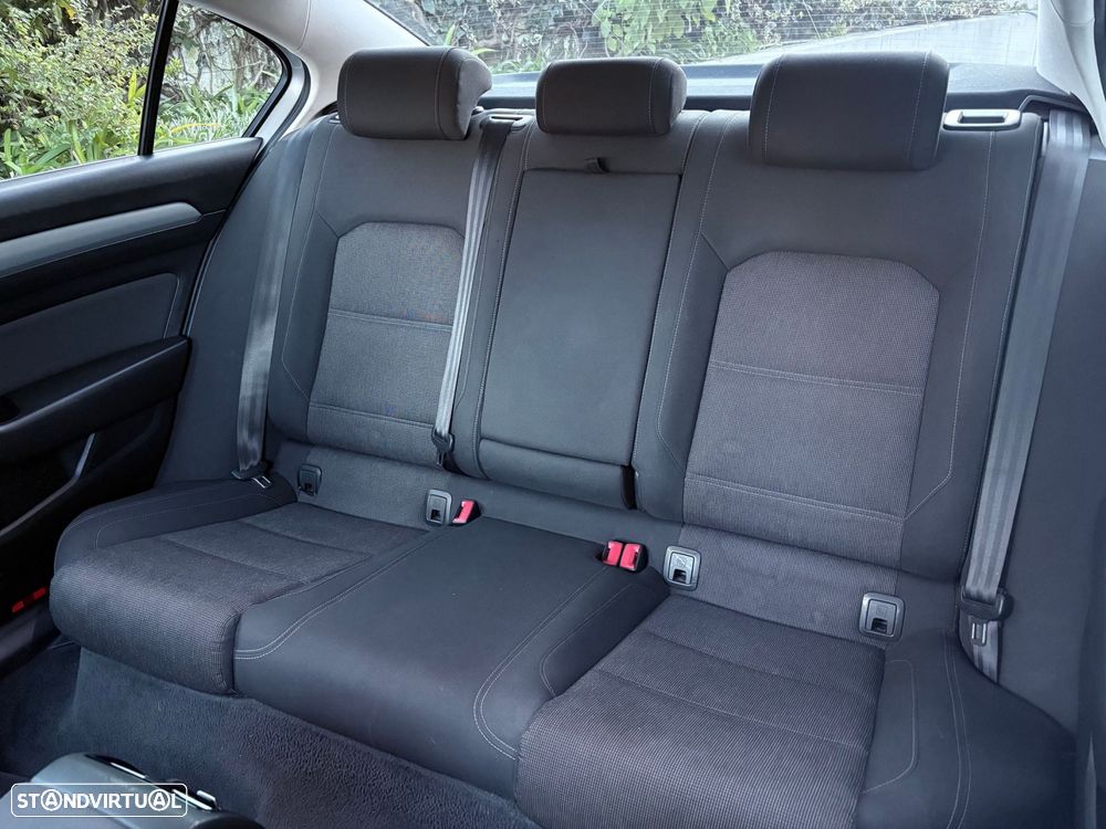 VW Passat 2.0 TDI Confortline DSG - 52