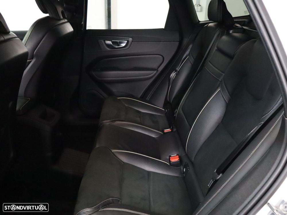 Volvo XC 60 2.0 T8 PHEV R-Design AWD - 11