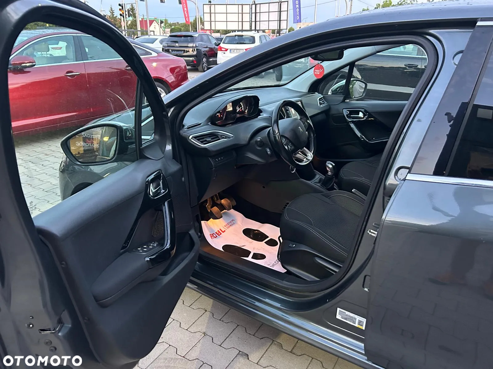 Peugeot 208 1.6 BlueHDi Allure S&S - 13