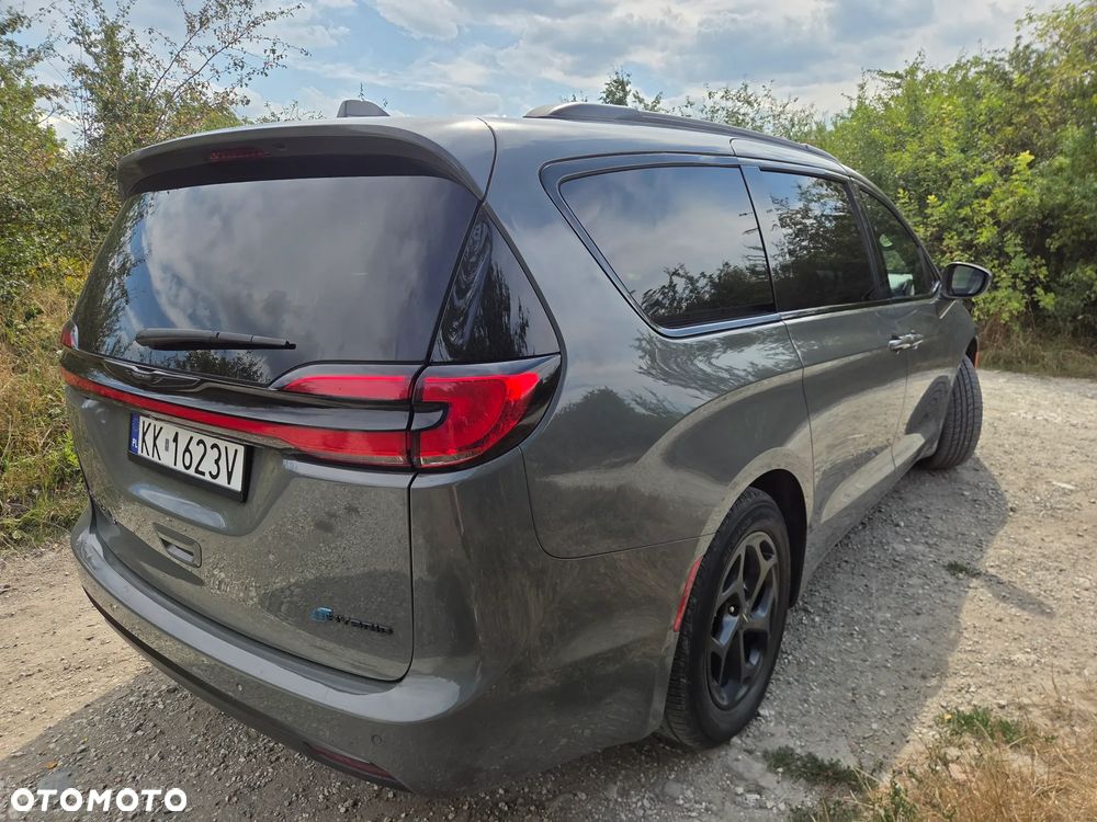 Chrysler Pacifica - 4