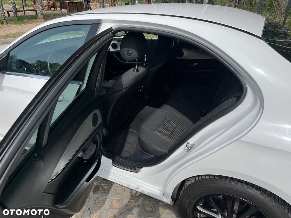Mercedes-Benz Klasa E 200 d 9G-TRONIC - 13
