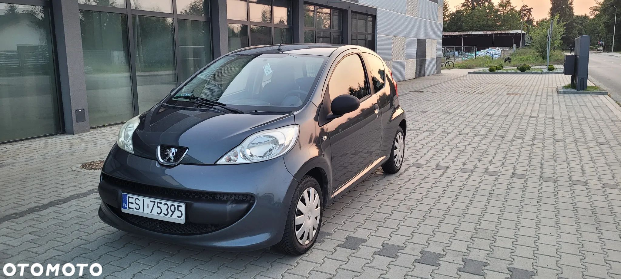 Peugeot 107 1.0 Trendy - 1