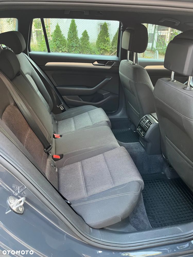 Volkswagen Passat 2.0 TDI SCR DSG Comfortline - 18