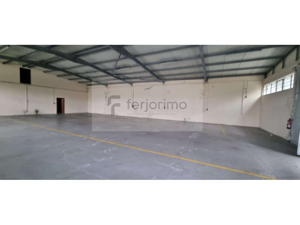 Excelente Pavilhão 

boas áreas

Vários Gabinetes - Grande imagem: 2/12