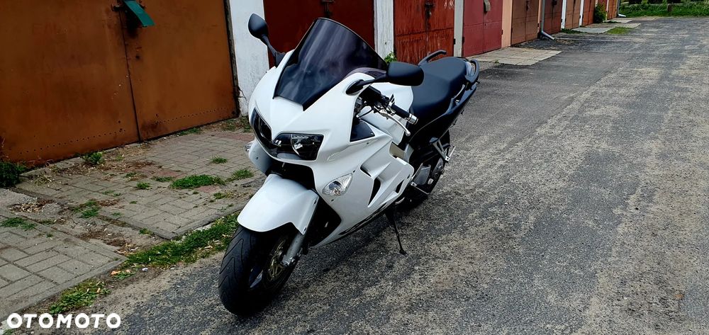 Honda VFR - 4
