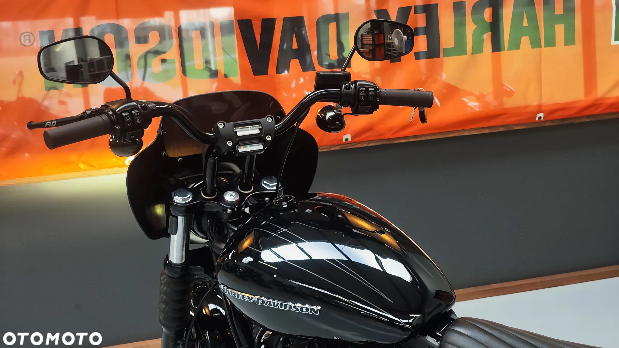 Harley-Davidson Softail Street Bob - 30