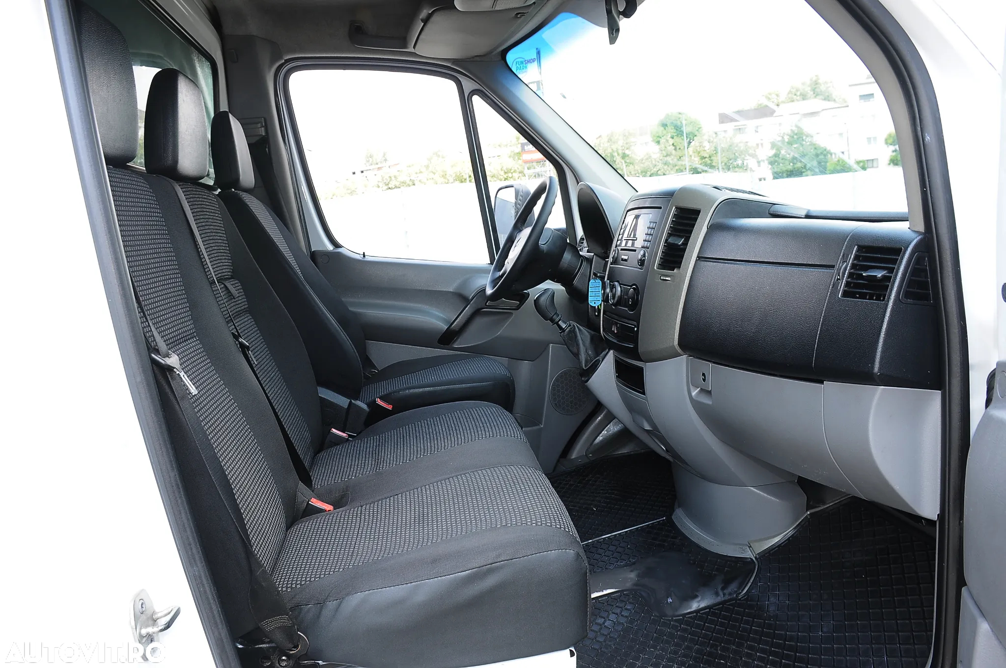 Mercedes-Benz Sprinter - 8