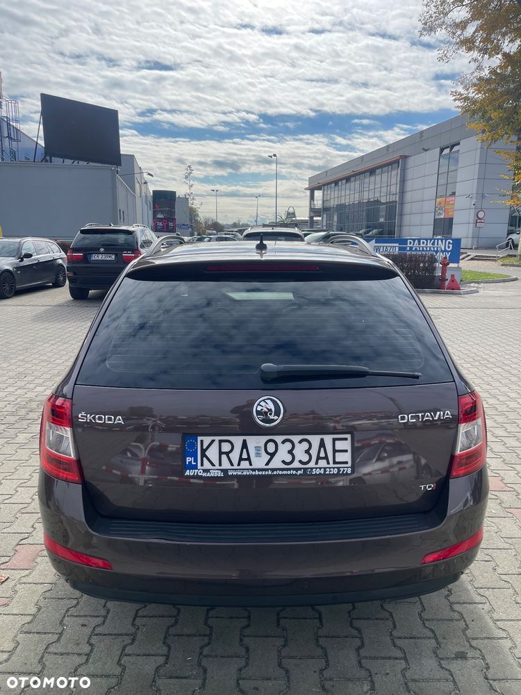 Skoda Octavia ver-2-0-tdi-elegance-dsg - 5