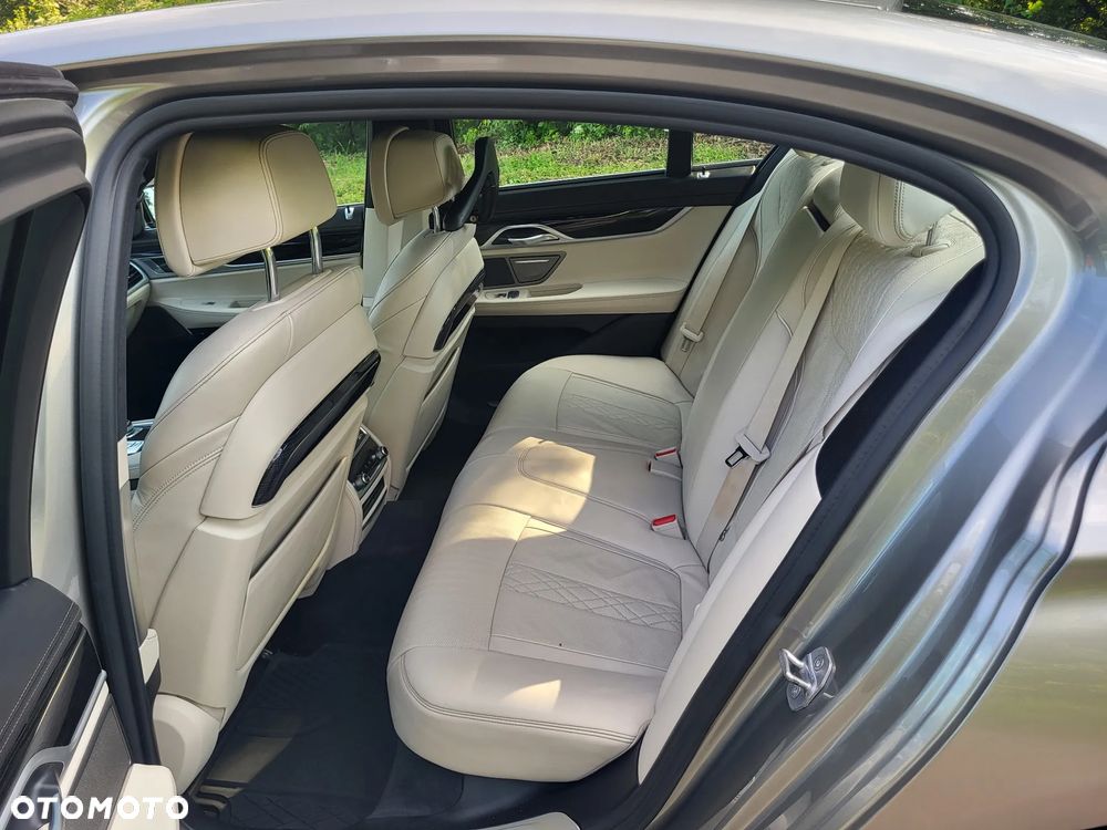 BMW Seria 7 750d xDrive sport - 13