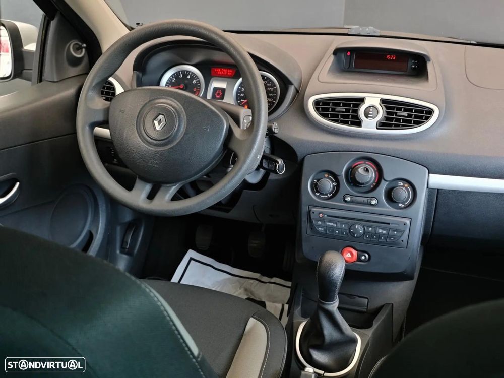 Renault Clio - 39