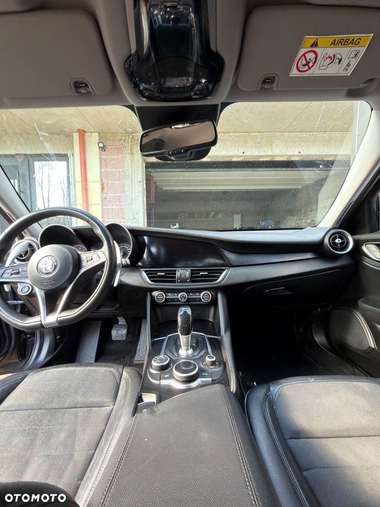 Alfa Romeo Giulia 2.0 Turbo - 8