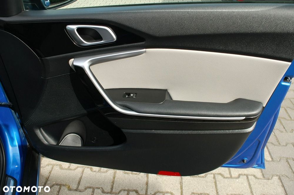 Kia XCeed - 30