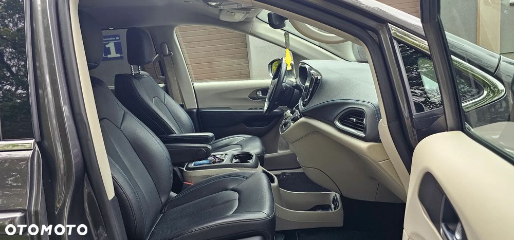 Chrysler Pacifica - 13