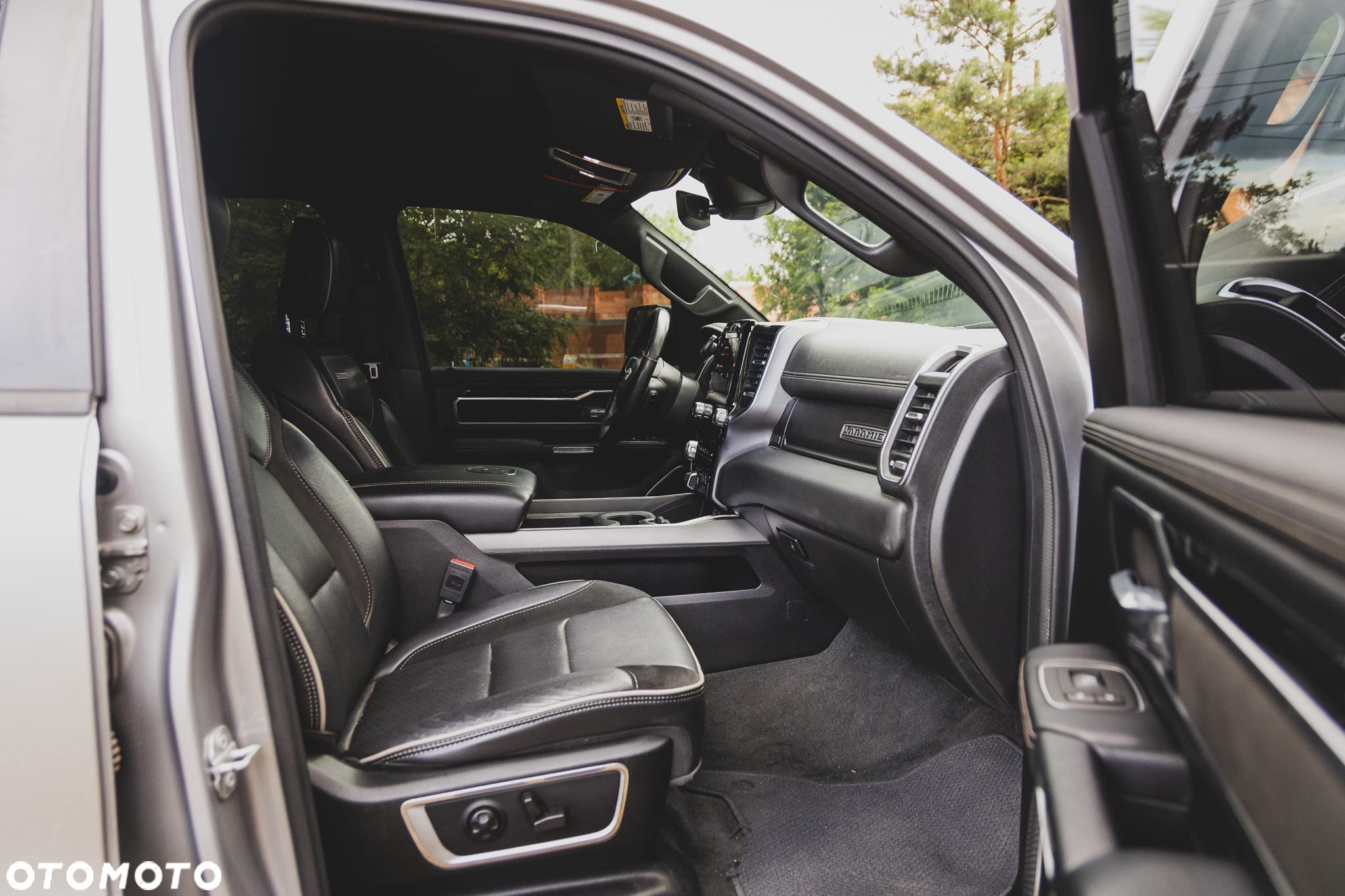 Dodge RAM 1500 5.7 4x4 - 14