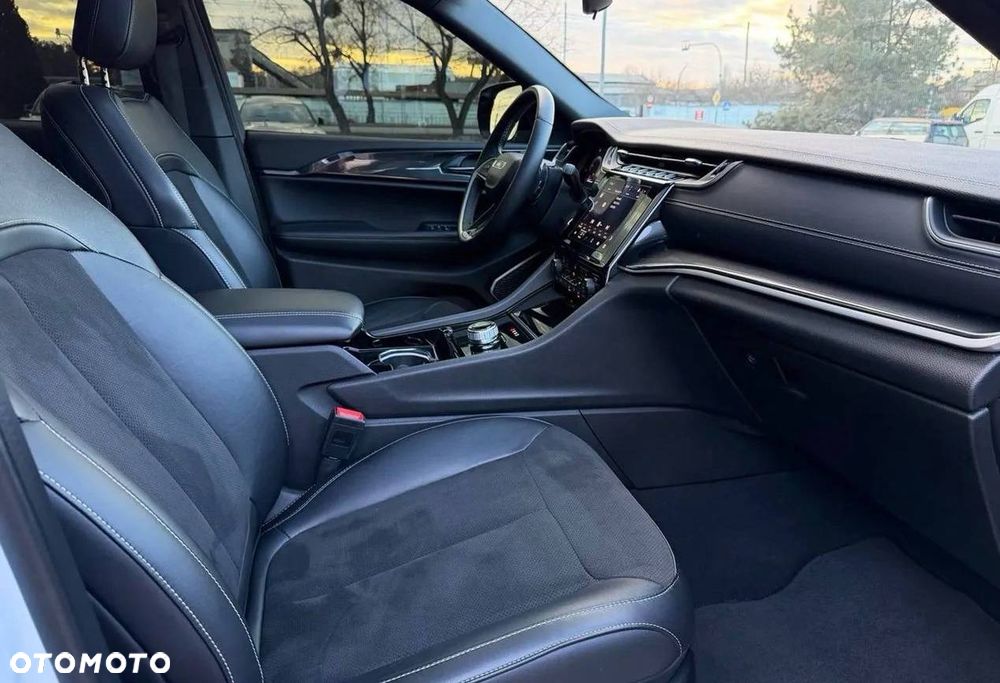 Jeep Grand Cherokee - 11