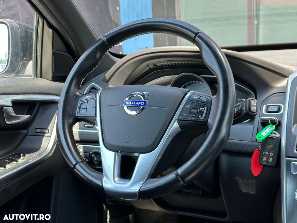 VOLVO XC60 2015 — imagine 8
