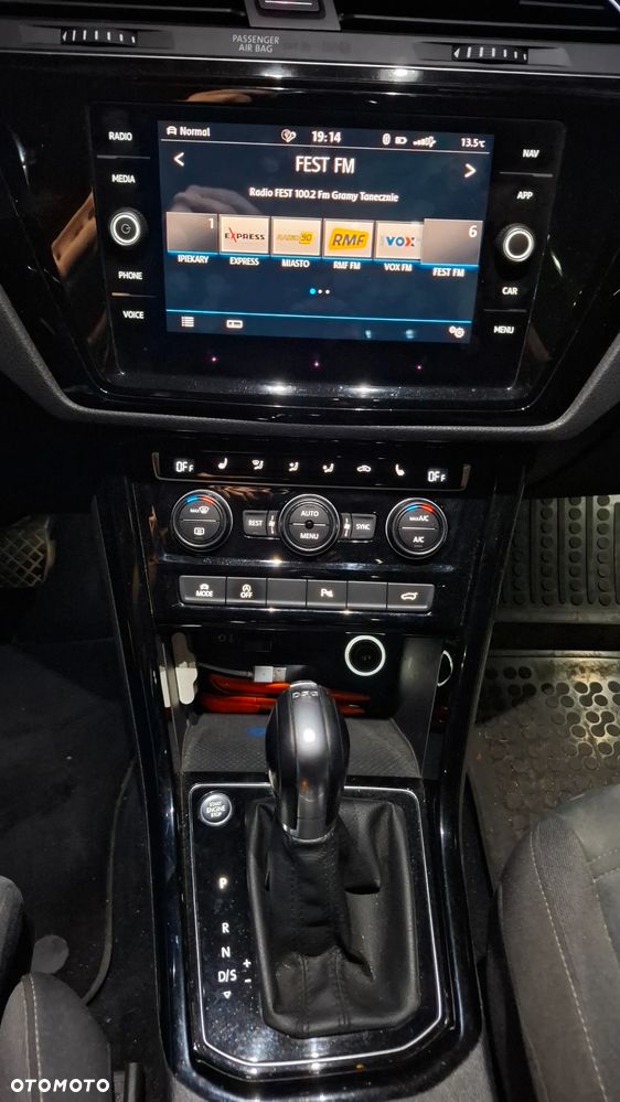 Volkswagen Touran - 11