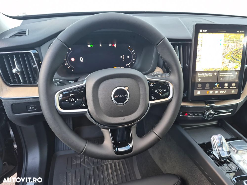 Volvo XC 60 B5 AT AWD MHEV Plus Dark - 15