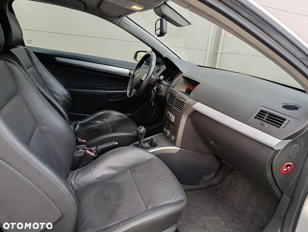 Opel Astra 1.6 Sport - 32
