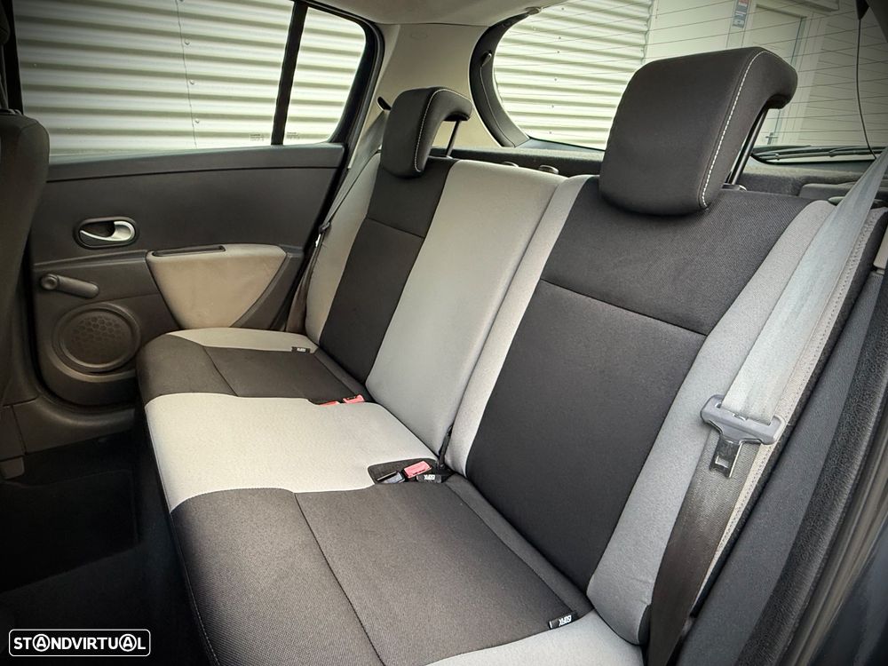 Renault Clio 1.2 16V Dynamique S - 10