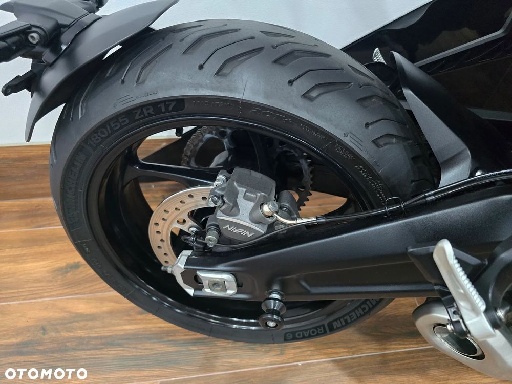 Triumph Trident - 24