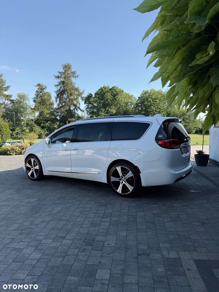 Chrysler Pacifica - 5