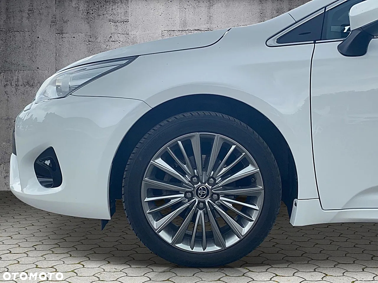 Toyota Avensis 2.0 D-4D Premium - 2