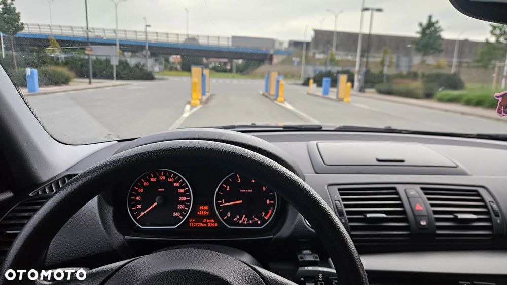 BMW Seria 1 - 25