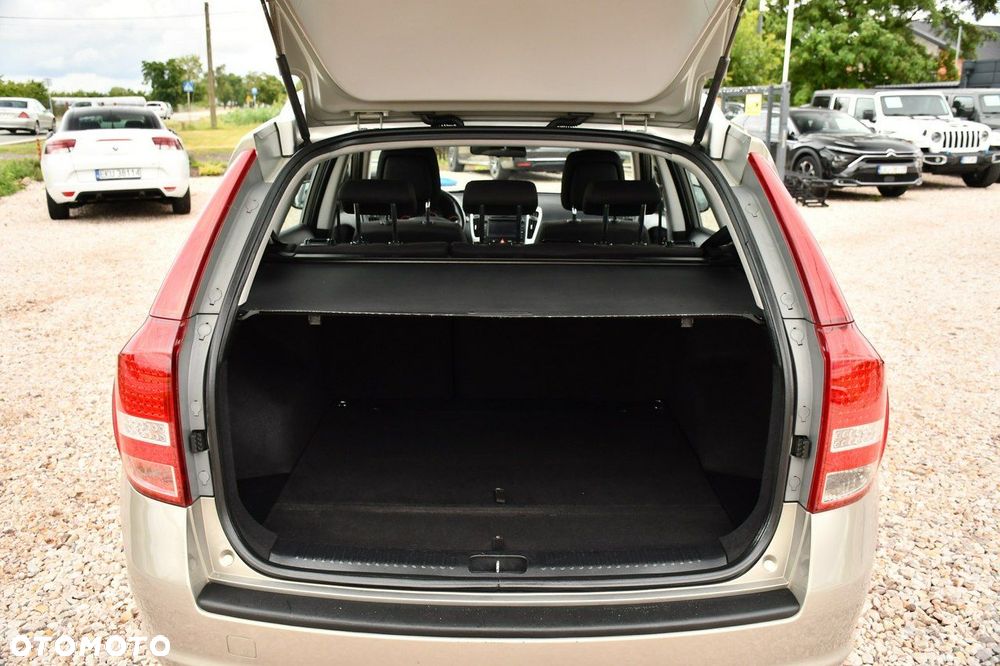 Kia Ceed - 40