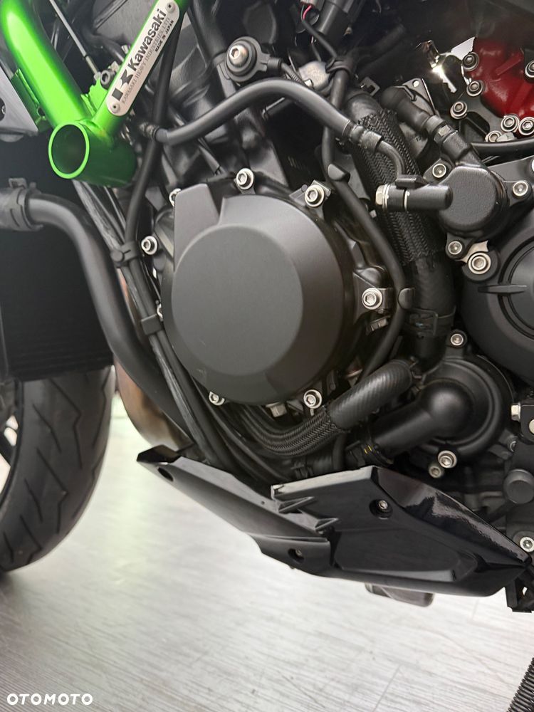 Kawasaki H2 - 12