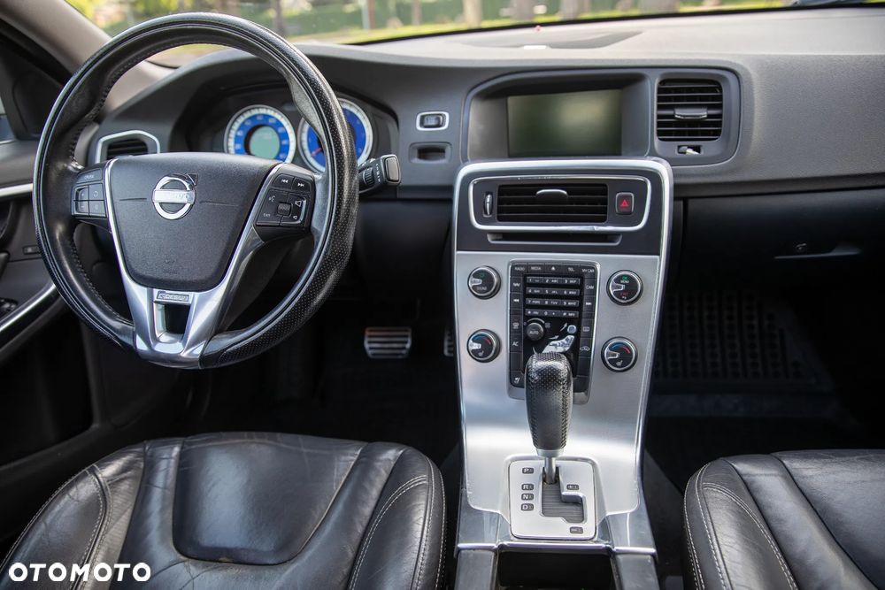 Volvo S60 ver-t6-awd-r--design-summum - 24