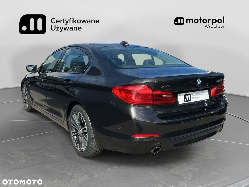BMW Seria 5 530i GPF xDrive Sport Line sport - 3