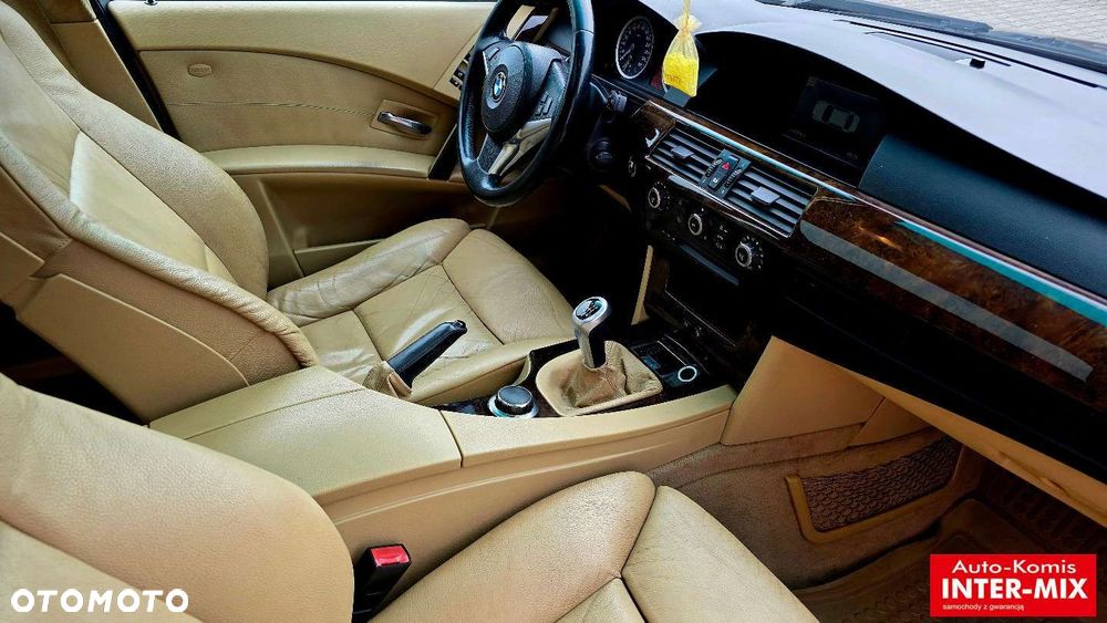 BMW Seria 5 523i - 38