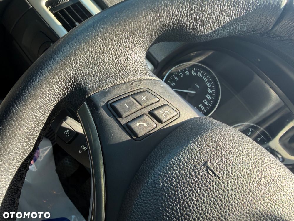 BMW Seria 3 325i Edition Exclusive - 24