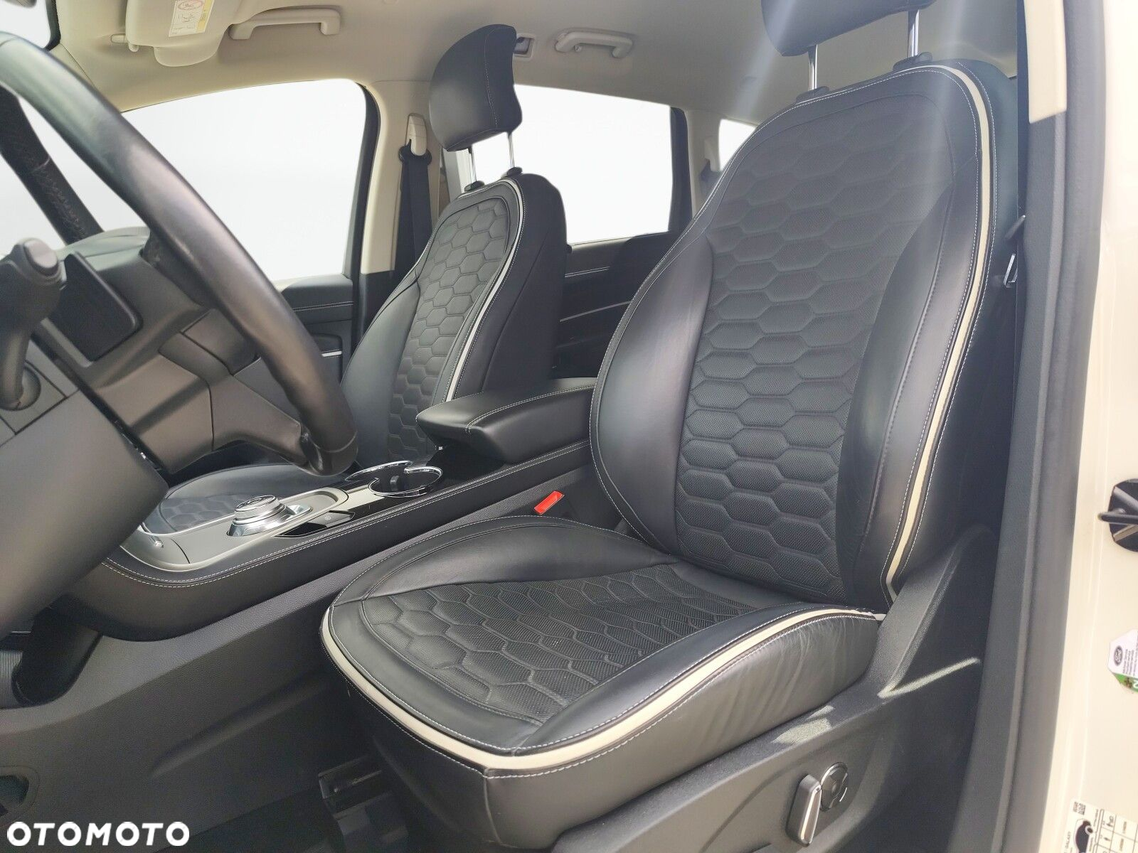 Ford S-Max - 10