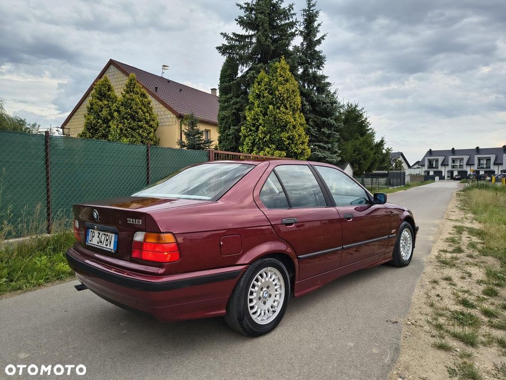 BMW Seria 3 318i - 4