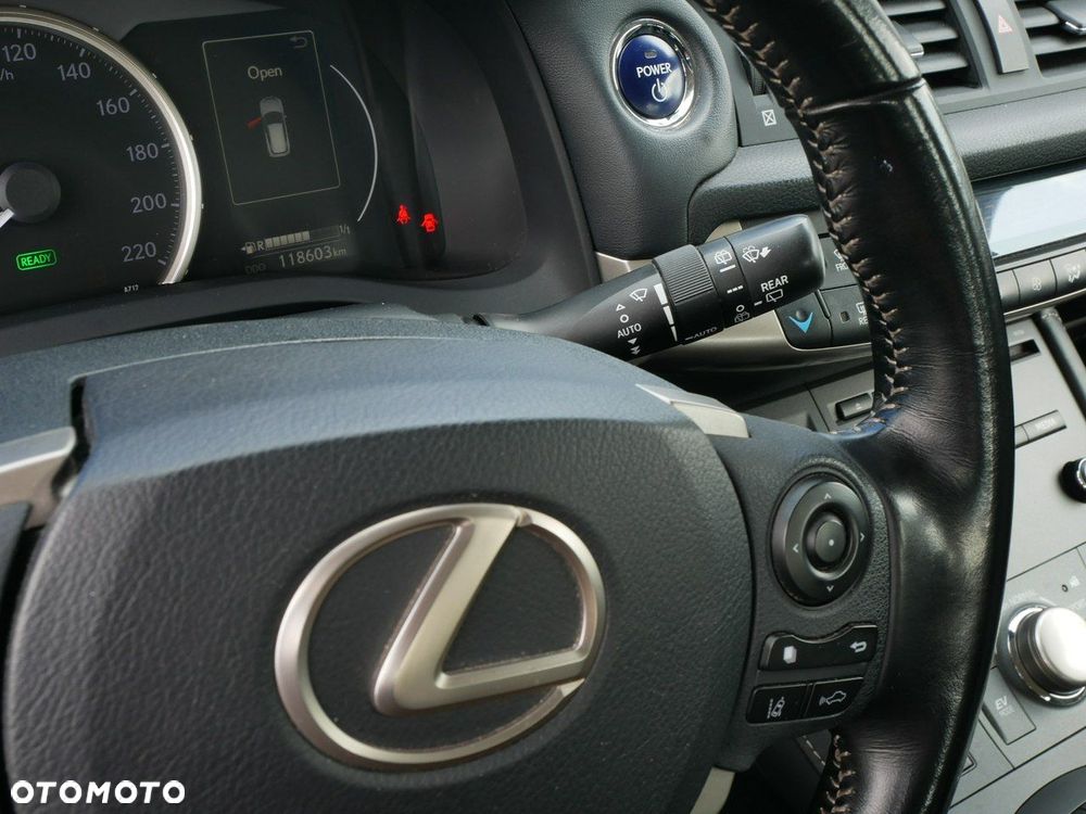 Lexus CT 200h - 17
