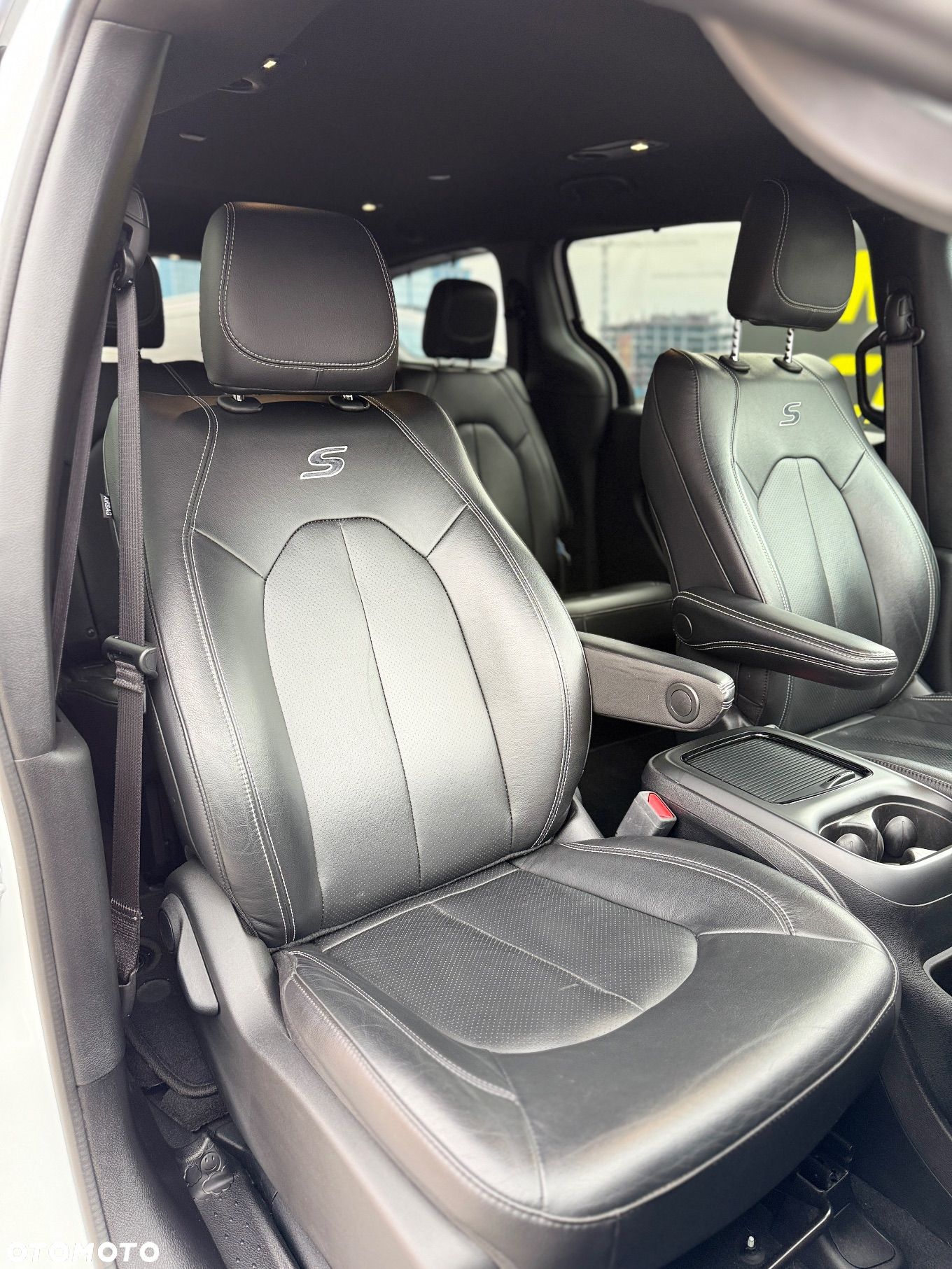Chrysler Pacifica - 23