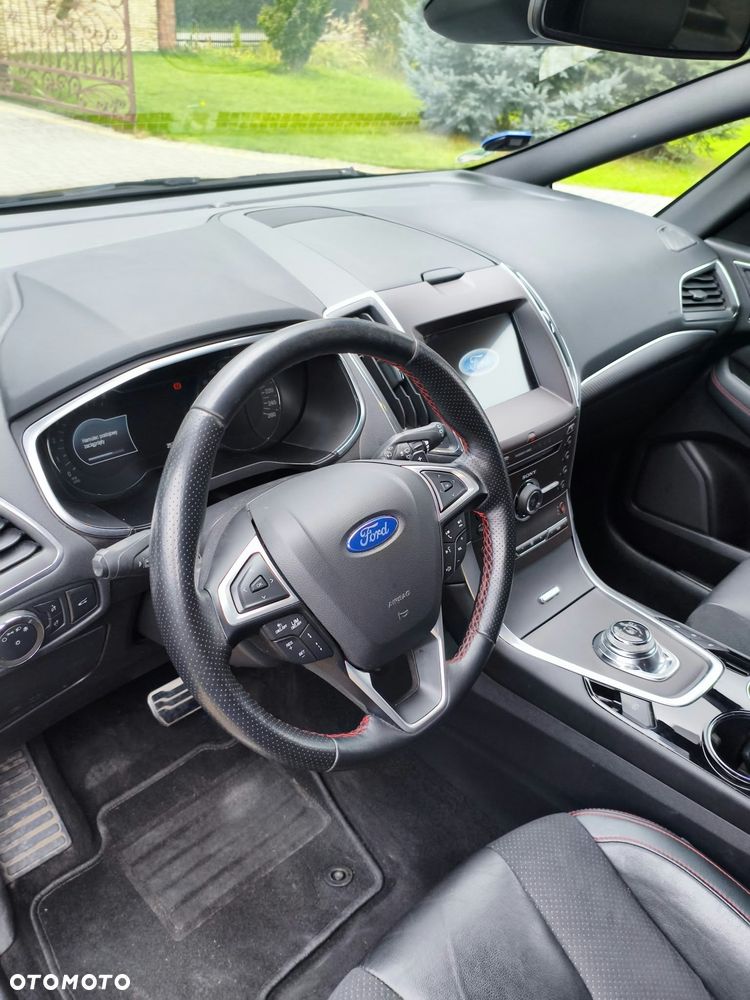 Ford S-Max - 11