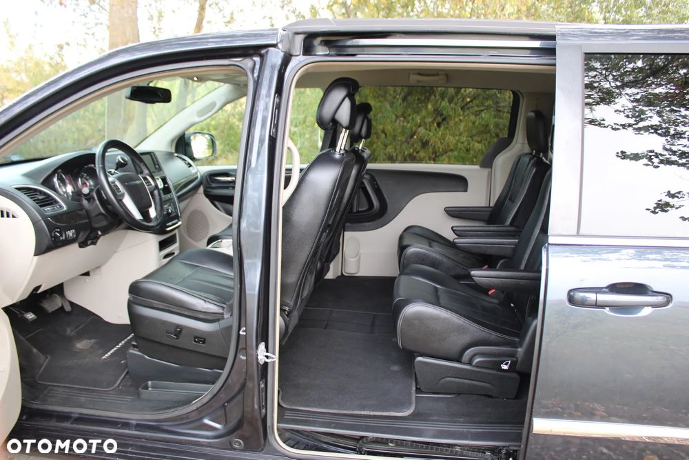 Chrysler Town & Country 3.6 Touring - 16
