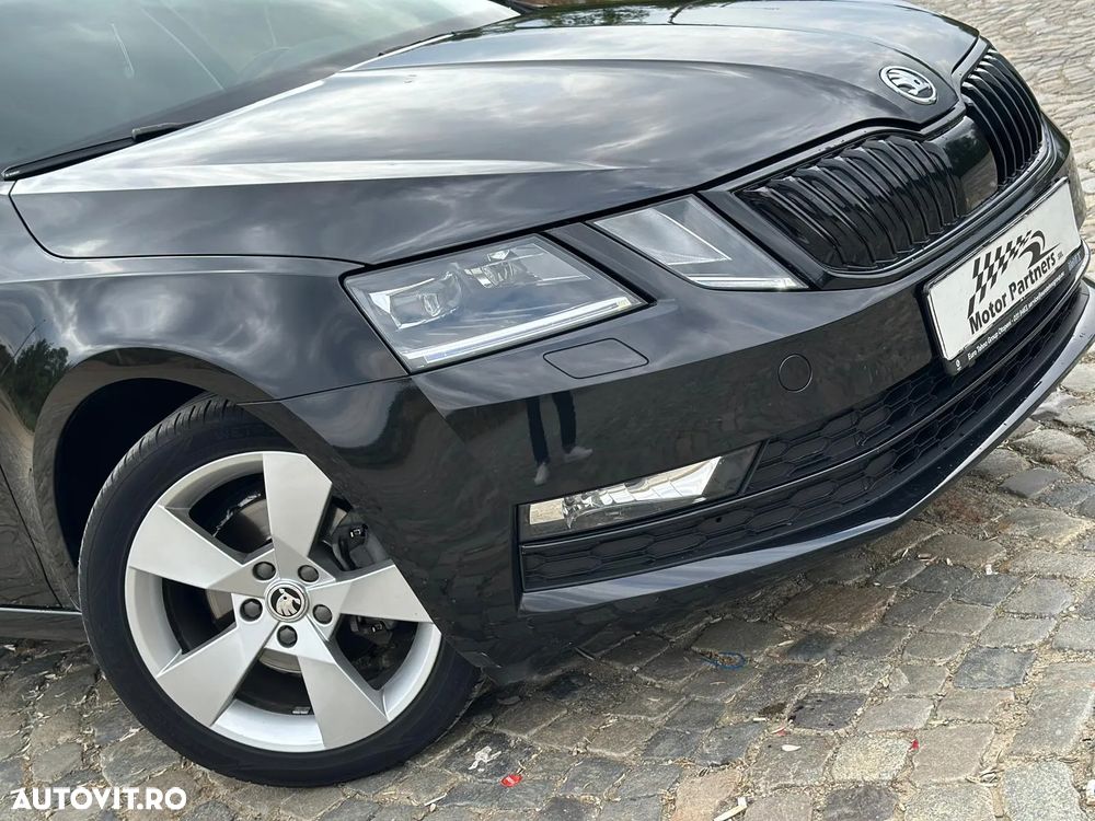 Skoda Octavia 2.0 TDI ELEGANCE DSG - 13