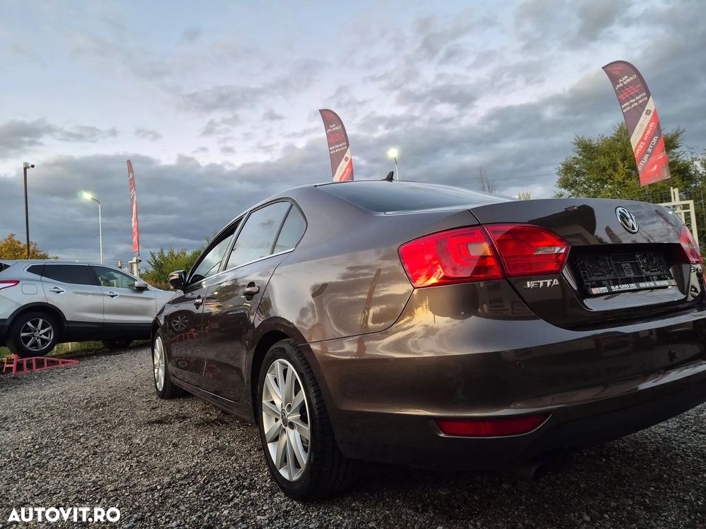 Volkswagen Jetta 1.4 TSI Sportline - 5