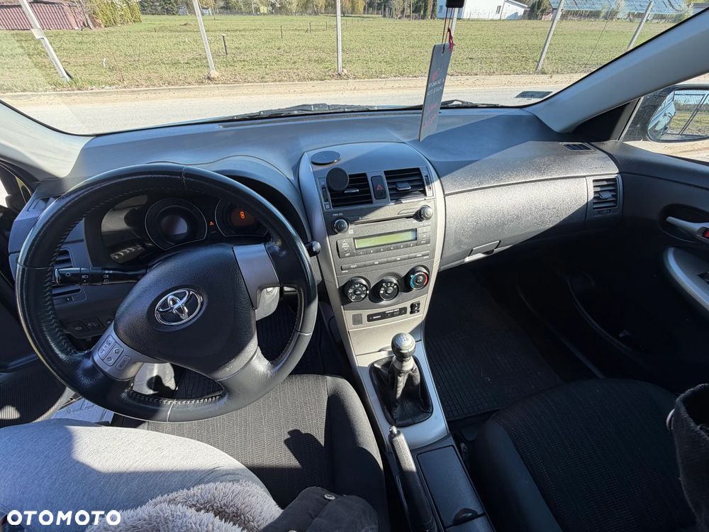 Toyota Corolla 1.6 VVT-i Luna - 12