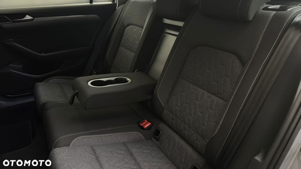 Volkswagen Passat - 13