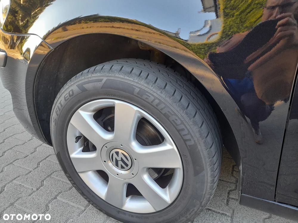 Volkswagen Touran - 12
